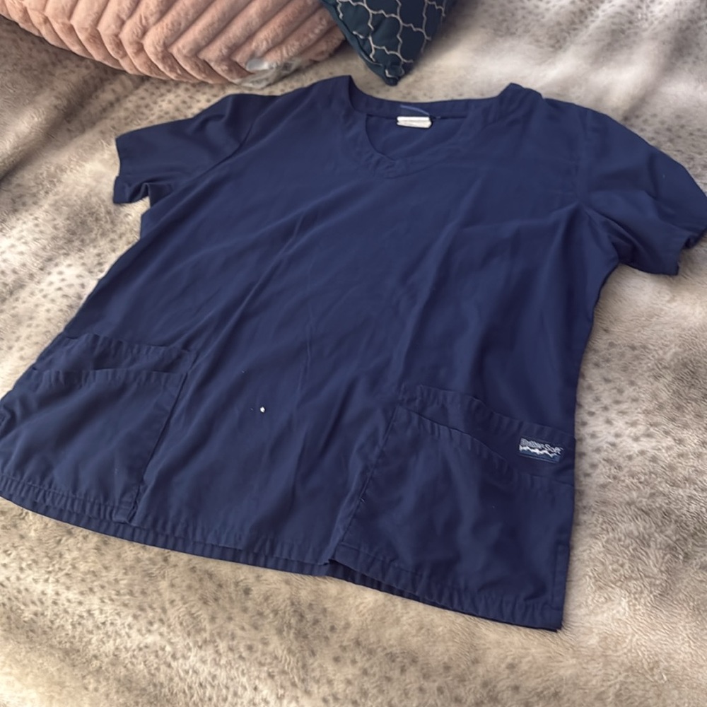 Buttersoft. Scrub top - Picture 2 of 3